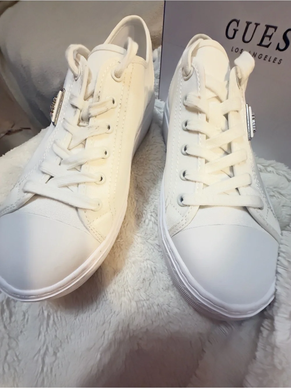 Guess Women's Joezi Sneaker, White 140, size 10